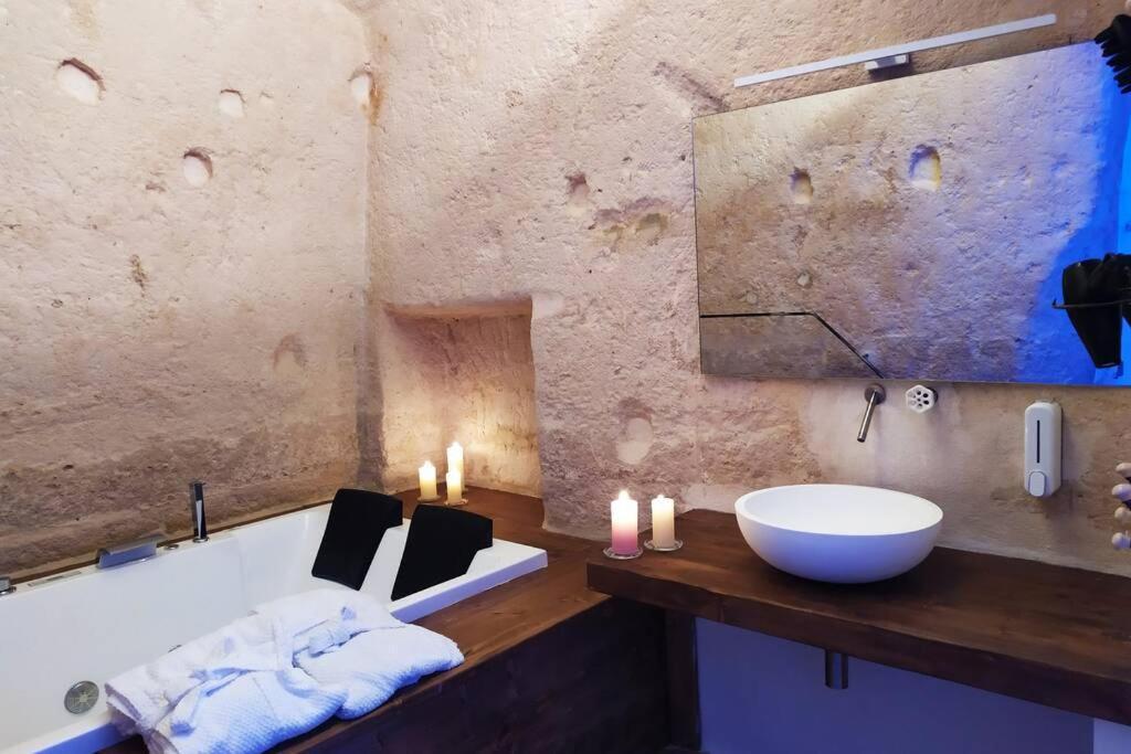 マテーラ Fornaci 46 Sassi Con Idromassaggioヴィラ エクステリア 写真