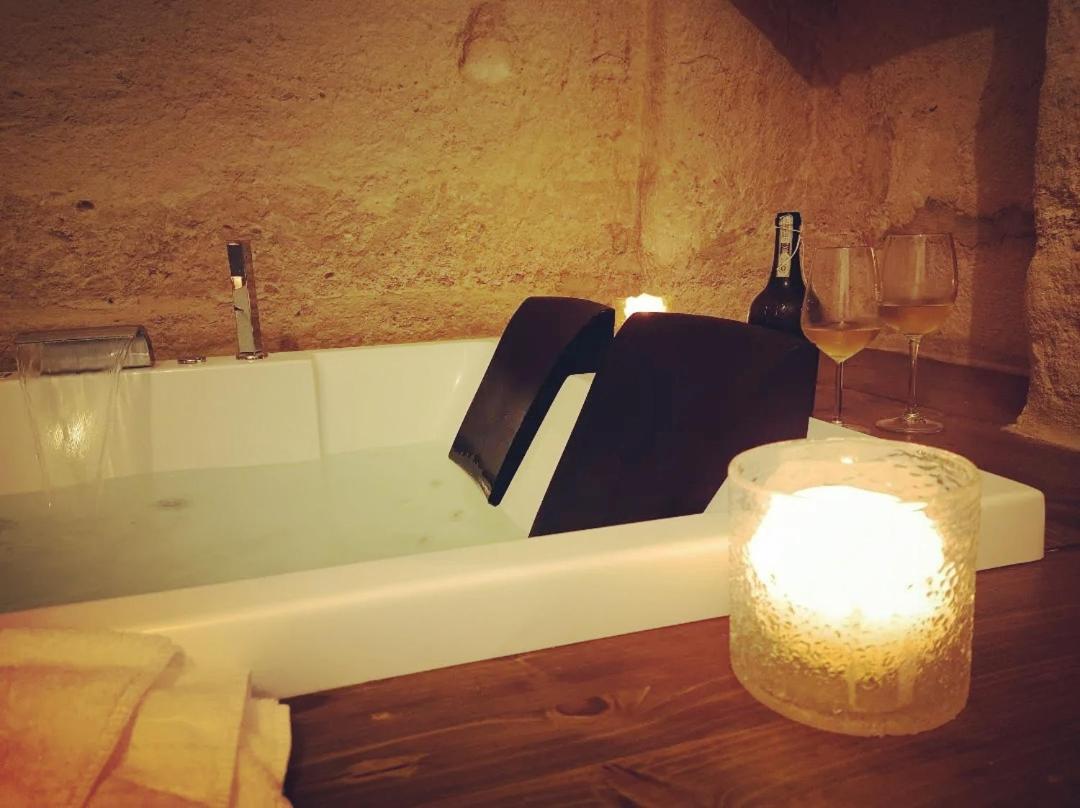 マテーラ Fornaci 46 Sassi Con Idromassaggioヴィラ エクステリア 写真